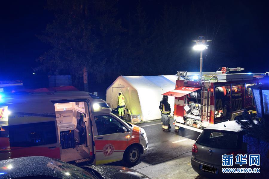 （國(guó)際）（1）意大利北部發(fā)生交通事故致6名德國(guó)游客死亡