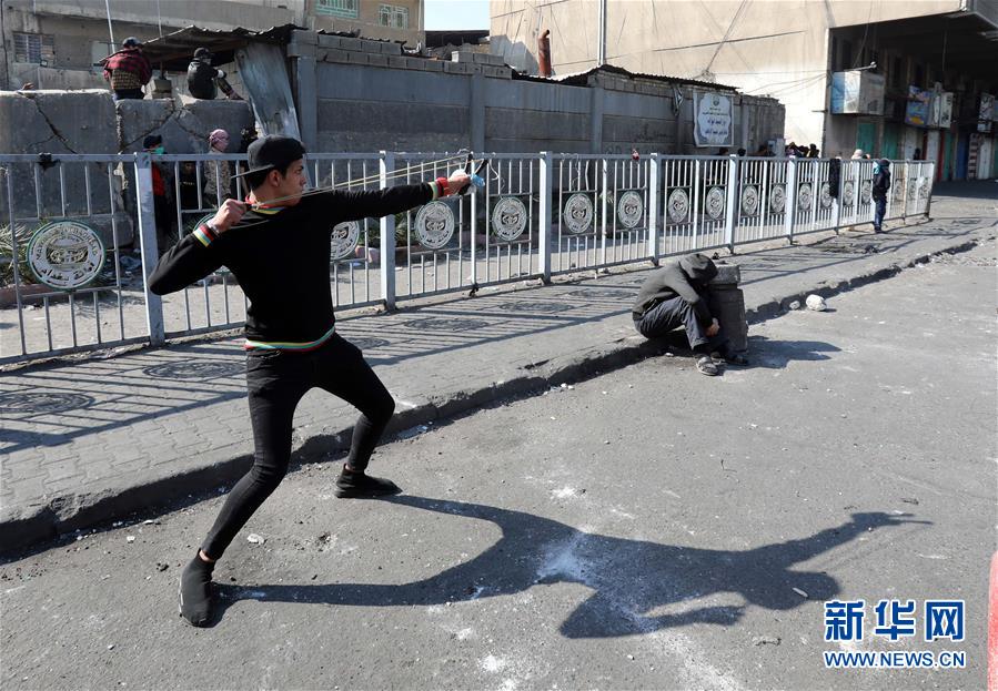 (國際)(1)伊拉克多地示威抗議活動致數(shù)十人受傷