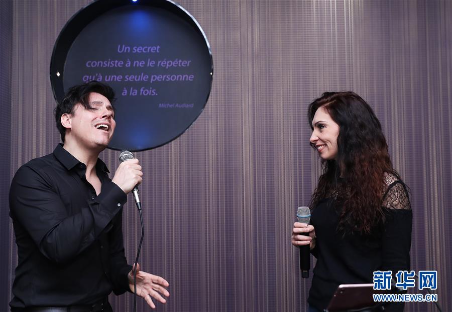 （國際&middot;圖文互動(dòng)）（2）通訊：手牽手，我們共同驅(qū)散陰霾&mdash;&mdash;法國音樂人創(chuàng)作抗疫歌曲背后的故事