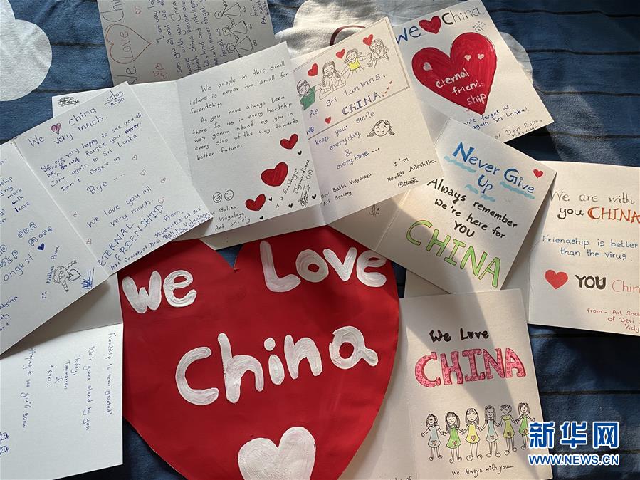 (國際·圖文互動)(5)通訊:“愛心是我們抗擊疾病最強的力量”——記斯里蘭卡德薇女子學校師生收到彭麗媛復信