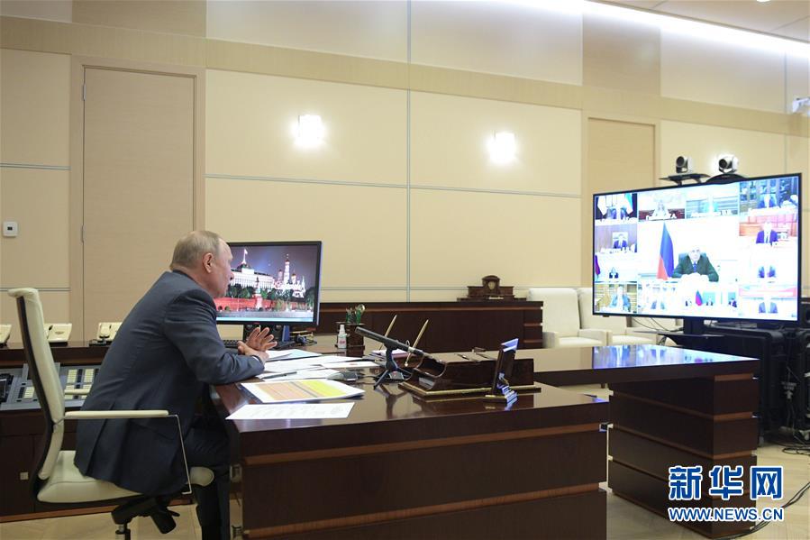 (國(guó)際)(2)普京進(jìn)行遠(yuǎn)程辦公