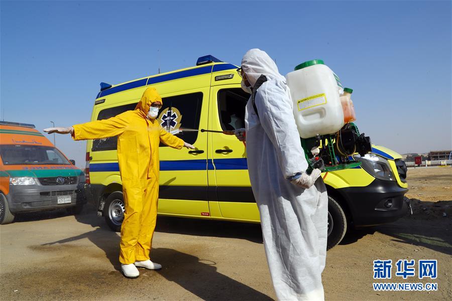(國(guó)際疫情·圖文互動(dòng))(6)通訊:埃及救護(hù)車?yán)锏?ldquo;逆行者”