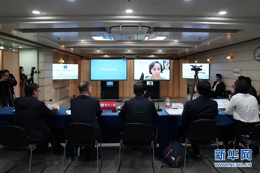 (新華全媒頭條·圖文互動)(7)白衣執(zhí)甲為蒼生——全球抗疫戰(zhàn)場醫(yī)護(hù)人員群像