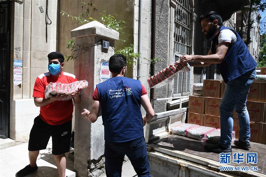 （國際疫情&middot;圖文互動）（2）通訊：疫情中，那抹笑容最難忘&mdash;&mdash;記向困難家庭發(fā)放愛心包裹的敘利亞青年志愿者
