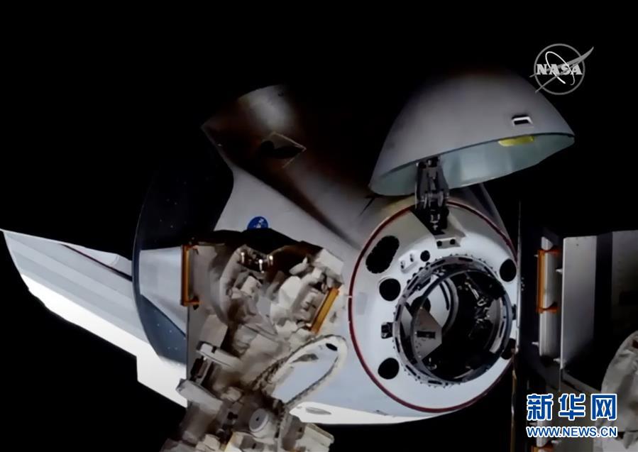 (國(guó)際)(3)美國(guó)“龍”飛船與空間站對(duì)接