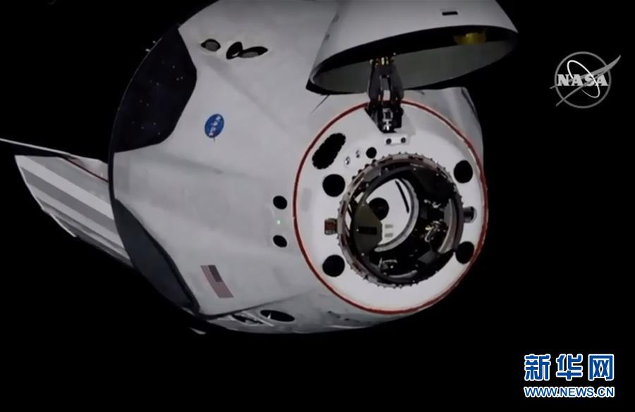 (國(guó)際)(4)美國(guó)“龍”飛船與空間站對(duì)接