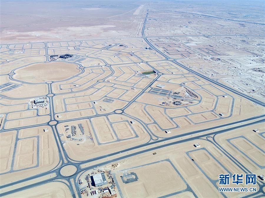 （國際疫情&middot;圖文互動(dòng)）（5）通訊：防疫、生產(chǎn)兩不誤，沙漠現(xiàn)&ldquo;棋盤&rdquo;&mdash;&mdash;記中企承建科威特住房基建項(xiàng)目