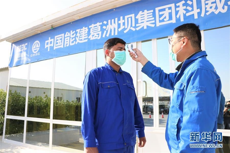 （國際疫情&middot;圖文互動(dòng)）（6）通訊：防疫、生產(chǎn)兩不誤，沙漠現(xiàn)&ldquo;棋盤&rdquo;&mdash;&mdash;記中企承建科威特住房基建項(xiàng)目