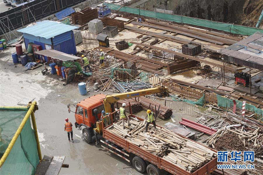 (國際·圖文互動)(1)中國港灣科倫坡房建項目復(fù)工目擊記