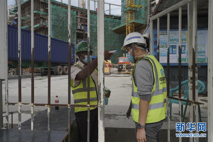 (國際·圖文互動)(3)中國港灣科倫坡房建項目復(fù)工目擊記