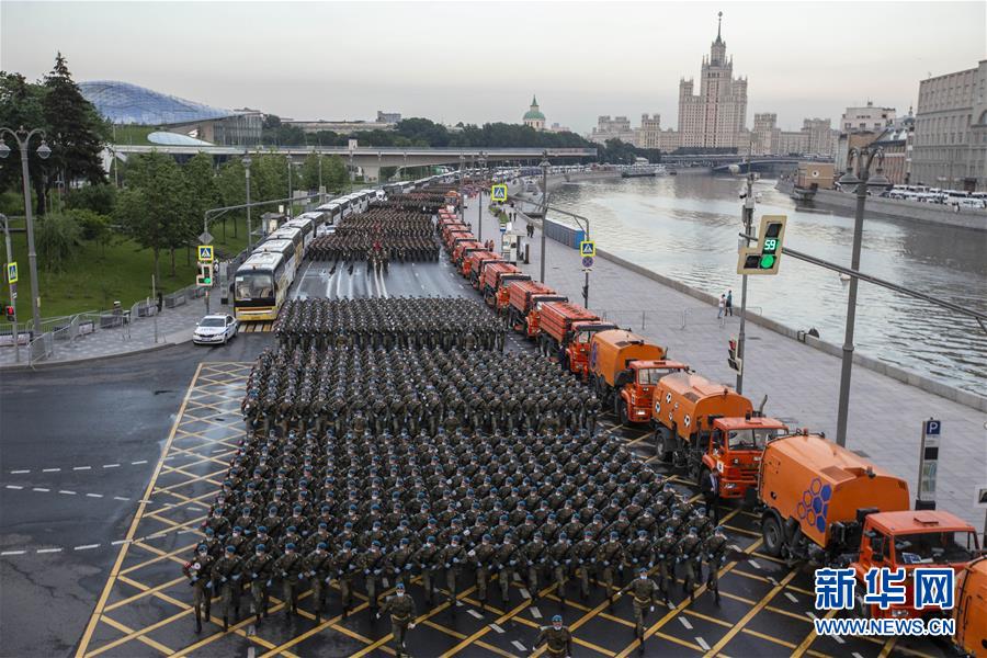 (國際)(5)俄羅斯舉行紀(jì)念衛(wèi)國戰(zhàn)爭勝利75周年閱兵式彩排