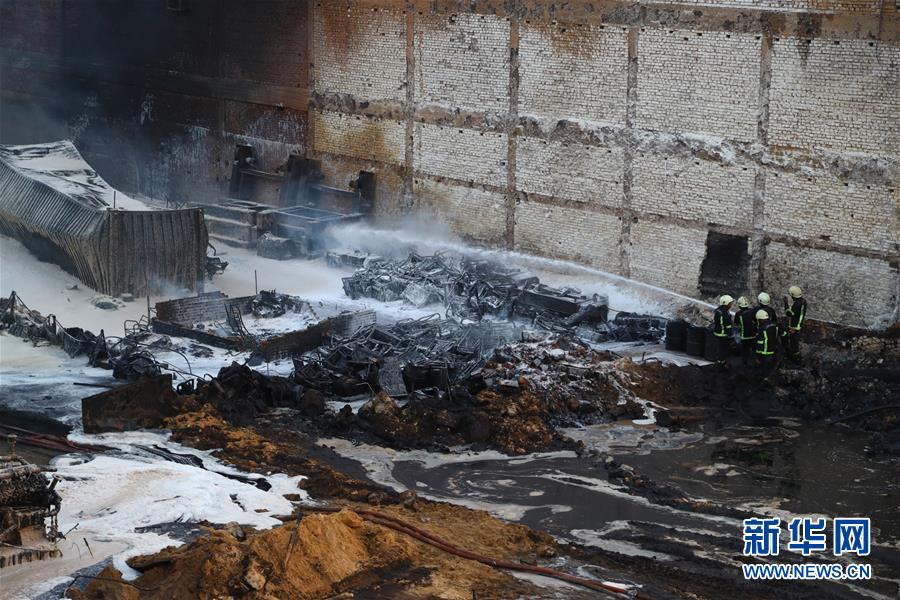 (國(guó)際)(4)開(kāi)羅原油管道破裂起火