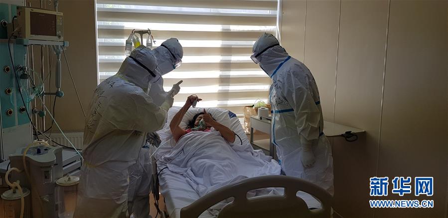 (國際疫情)(2)中國抗疫醫(yī)療專家組在阿塞拜疆調(diào)研交流