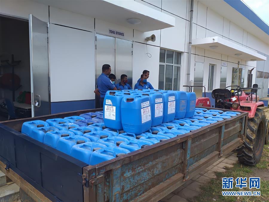 （國(guó)際&middot;圖文互動(dòng)）（1）在斯里蘭卡中國(guó)專(zhuān)家和中資企業(yè)助力油輪滅火