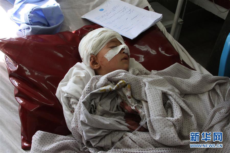 (國(guó)際)(4)阿富汗發(fā)生汽車炸彈襲擊省長(zhǎng)車隊(duì)事件 致36人死傷