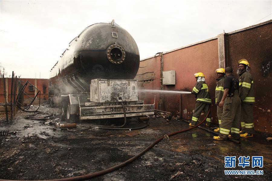 (國際·圖文互動(dòng))(3)尼日利亞南部一燃?xì)庹颈ㄖ轮辽?人死亡