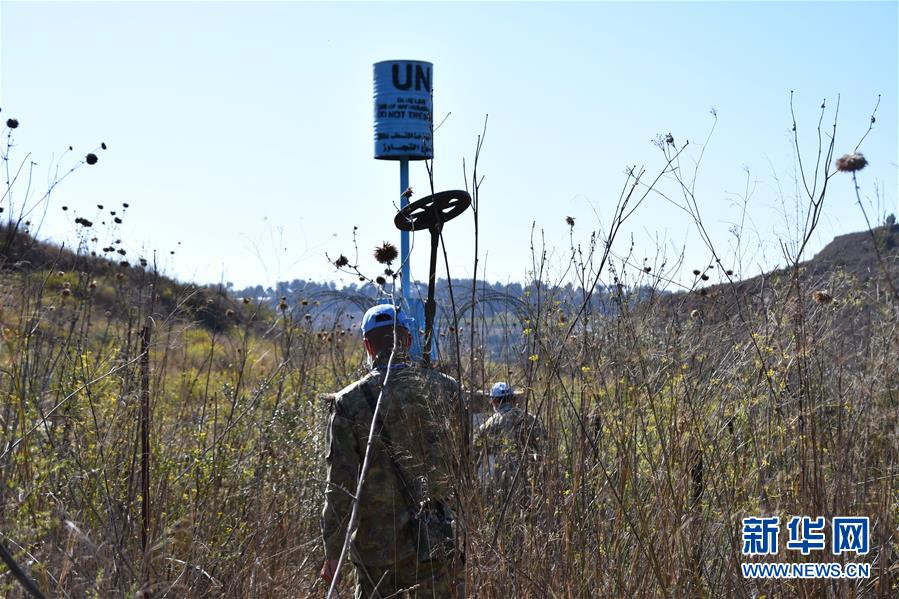 (國際·圖文互動(dòng))(4)披荊斬棘穿越“死亡地帶”——記中國新一批赴黎維和官兵首次“藍(lán)線”勘察