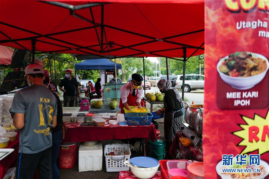 (國(guó)際·圖文互動(dòng))(5)通訊:前方總有機(jī)遇——記馬來(lái)西亞一位飛行員疫情下擺攤再就業(yè)