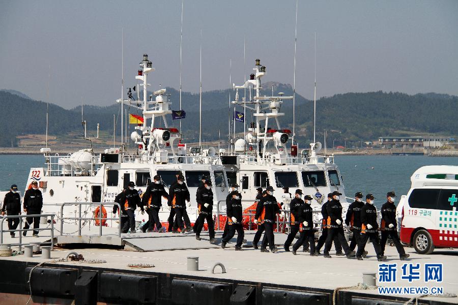 韓國&ldquo;歲月&rdquo;號失事客輪遇難者人數(shù)逾百