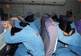 系好安全帶，記住安全門