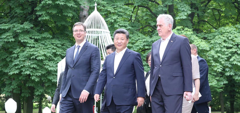 習(xí)近平出席塞爾維亞總統(tǒng)尼科利奇、總理武契奇共同舉行的午宴