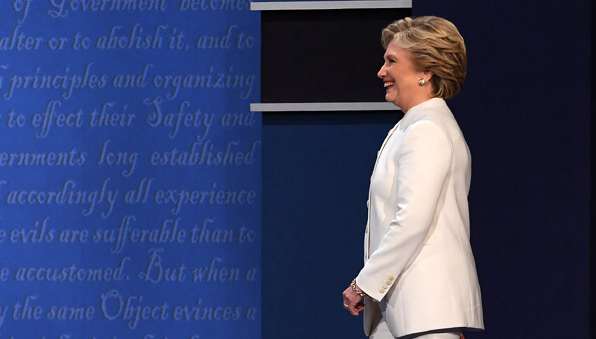 &ldquo;郵件門&rdquo;發(fā)酵：希拉里的&ldquo;水門丑聞&rdquo;還是FBI非法干政？