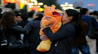 提前供暖誰(shuí)說(shuō)了算?天氣無(wú)常 公共服務(wù)要暖心！