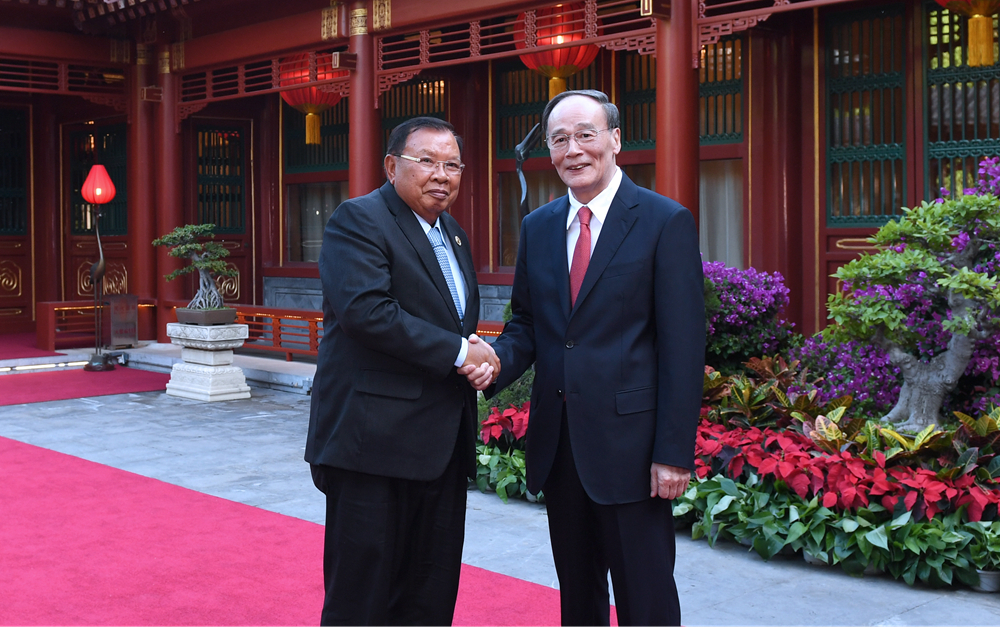 王岐山會見老撾人民革命黨中央總書記、國家主席本揚(yáng)