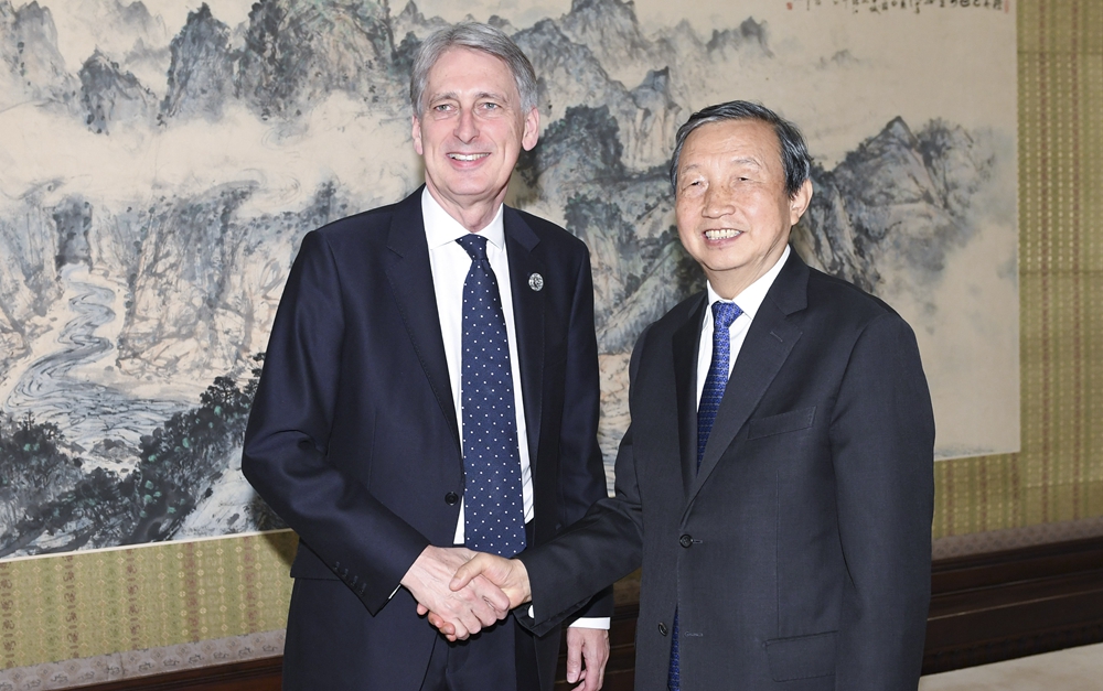 馬凱會見英國財(cái)政大臣