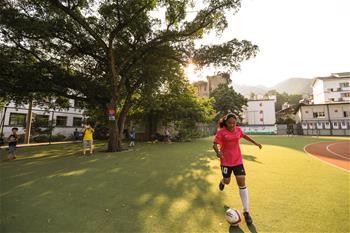 侗族小丫的&ldquo;世界杯之夢(mèng)&rdquo;