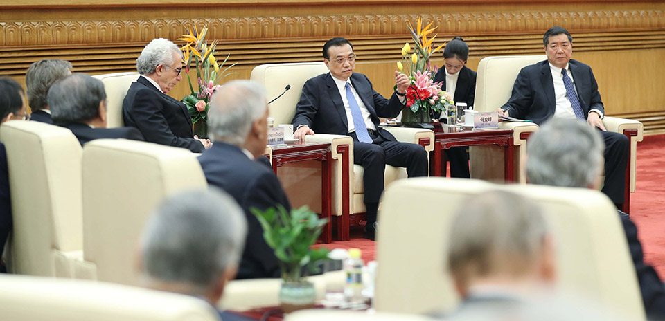 李克強(qiáng)會(huì)見(jiàn)第三屆&ldquo;讀懂中國(guó)&rdquo;國(guó)際會(huì)議代表并座談