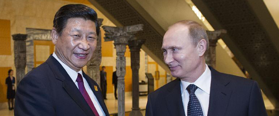 2013年10月，習(xí)近平在印尼巴厘島會(huì)見普京