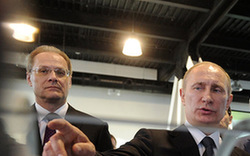 普京參觀科技展 戴3D墨鏡?？?高清)